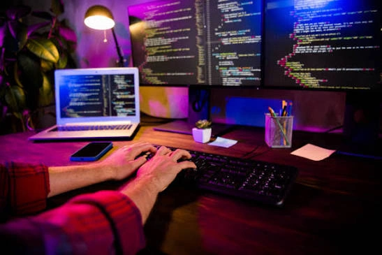 Online front-end web development course covering HTML, CSS, JavaScript, and responsive web design